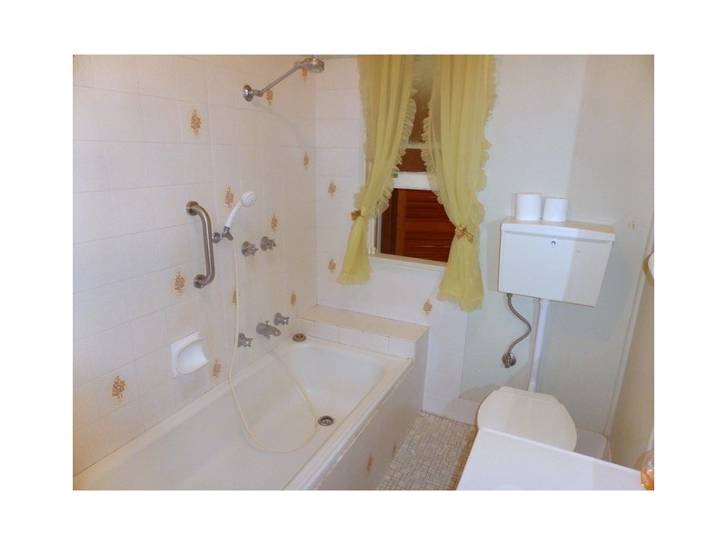 8 Fisher Street, Parkes NSW 2870