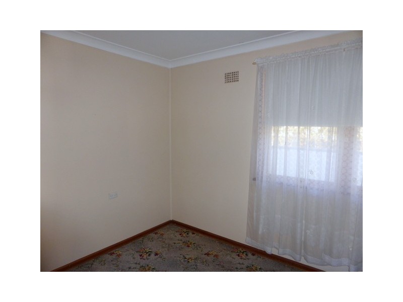 8 Fisher Street, Parkes NSW 2870