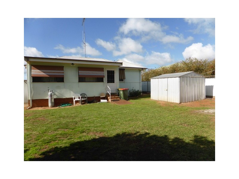 8 Fisher Street, Parkes NSW 2870