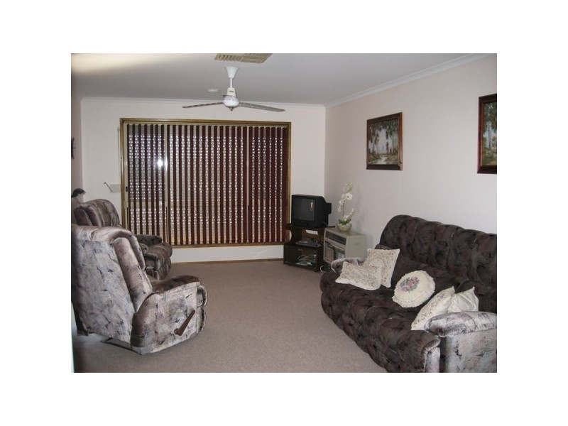 16 Vaucluse Place, Parkes NSW 2870
