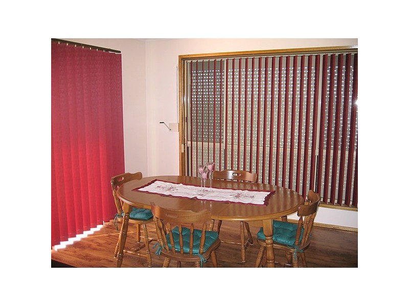 16 Vaucluse Place, Parkes NSW 2870