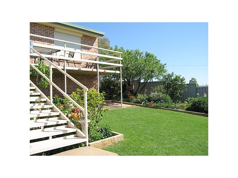 16 Vaucluse Place, Parkes NSW 2870