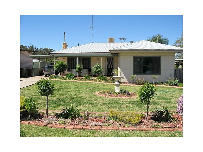 5 Hume Street, Parkes NSW 2870