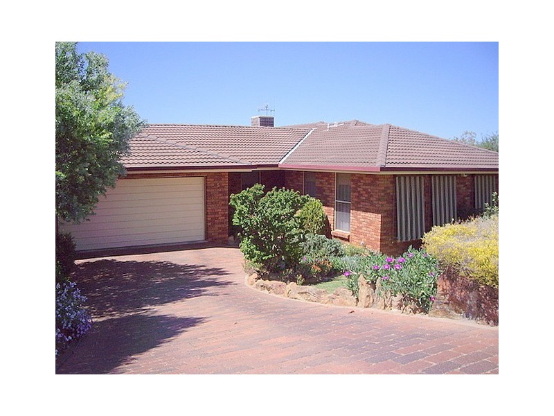 5  Glenwarrie Place, Parkes NSW 2870