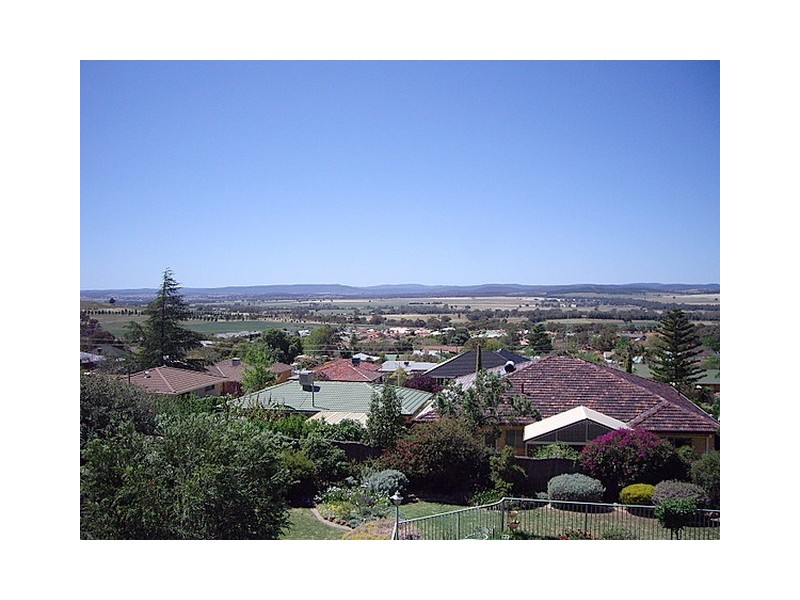 5  Glenwarrie Place, Parkes NSW 2870