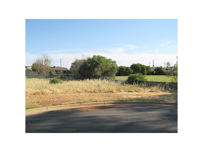 11 Scoble Place, Parkes NSW 2870
