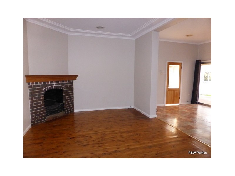 65 Hill Street, Parkes NSW 2870