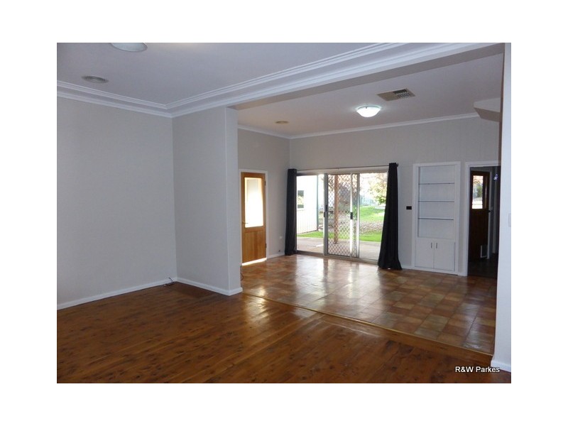 65 Hill Street, Parkes NSW 2870