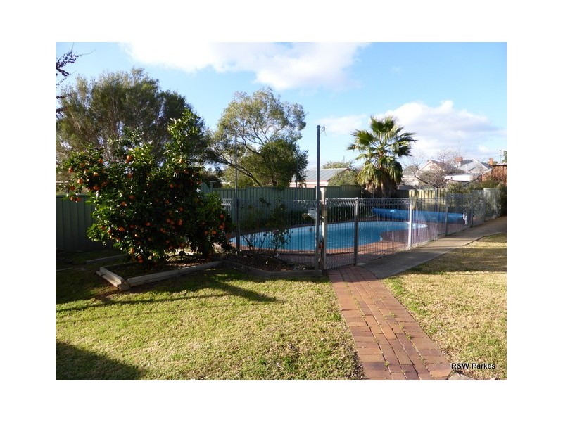 65 Hill Street, Parkes NSW 2870