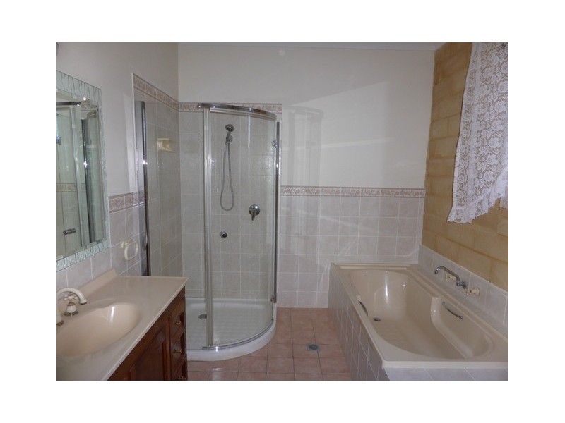 22 Vaucluse Place, Parkes NSW 2870