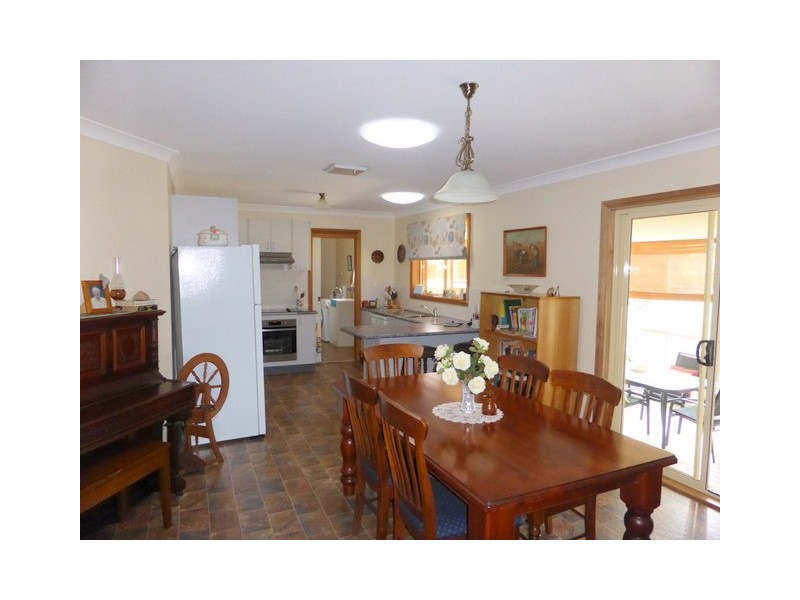 27 Blaxland Street, Parkes NSW 2870