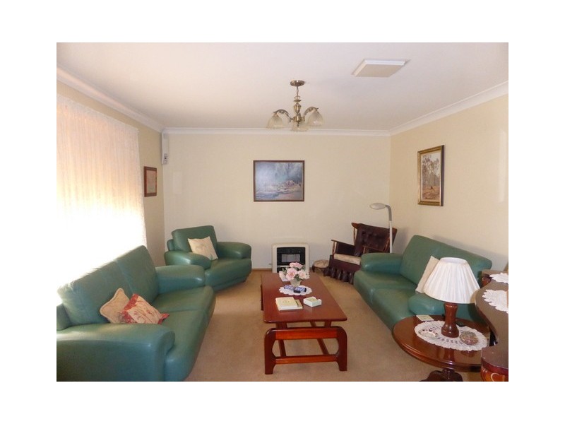 27 Blaxland Street, Parkes NSW 2870