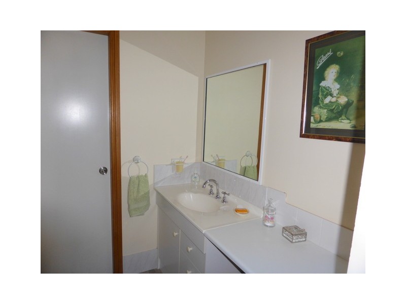 27 Blaxland Street, Parkes NSW 2870