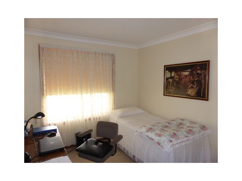 27 Blaxland Street, Parkes NSW 2870