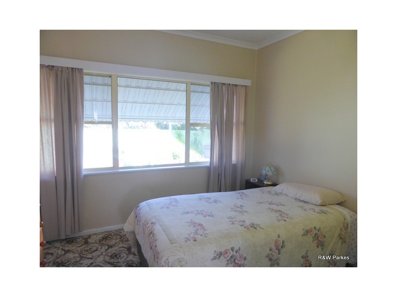 15 Victoria Street, Parkes NSW 2870