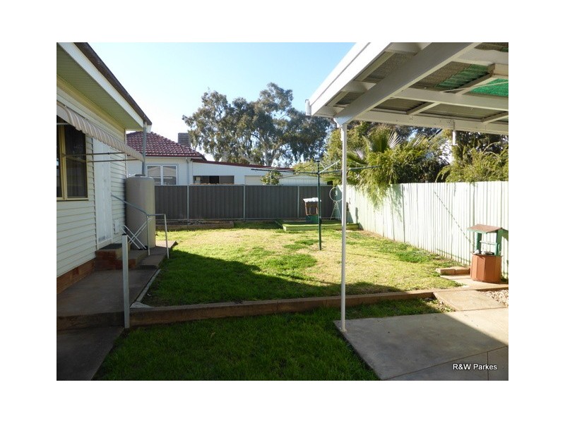 15 Victoria Street, Parkes NSW 2870