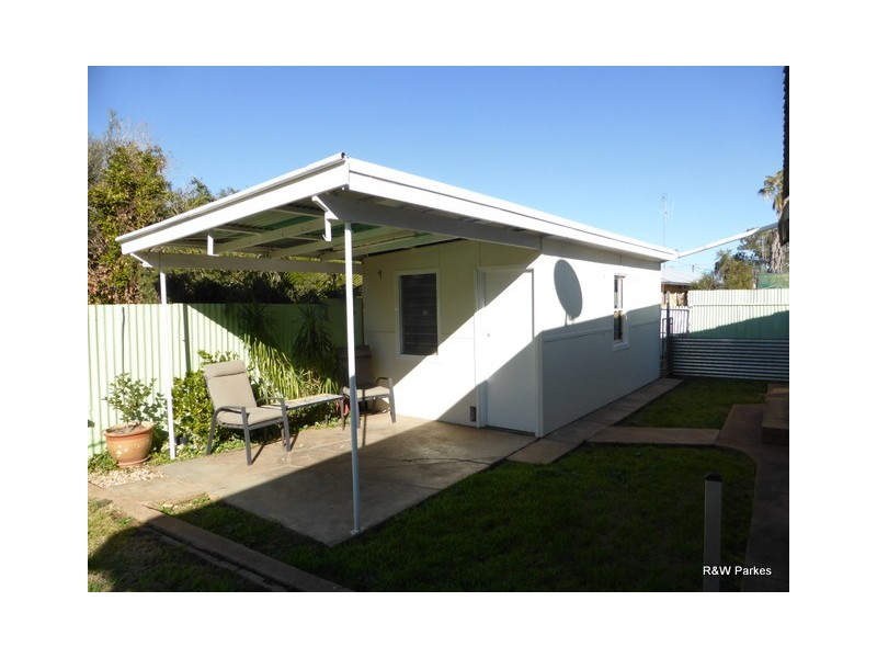 15 Victoria Street, Parkes NSW 2870