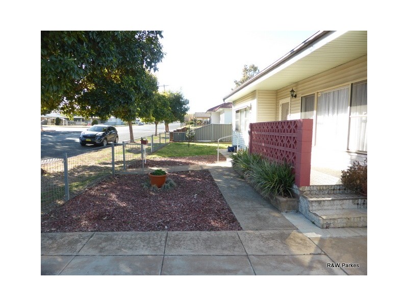15 Victoria Street, Parkes NSW 2870