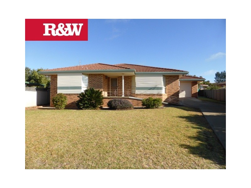 12 Werona Place, Parkes NSW 2870