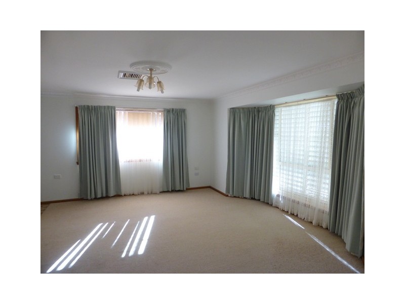 12 Werona Place, Parkes NSW 2870