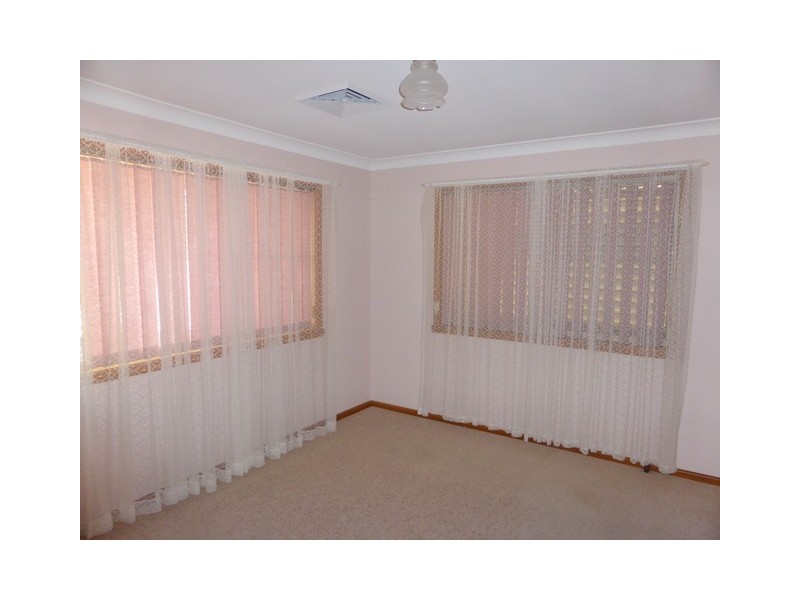 12 Werona Place, Parkes NSW 2870