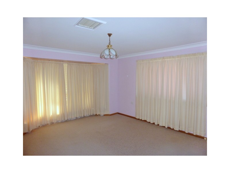 12 Werona Place, Parkes NSW 2870