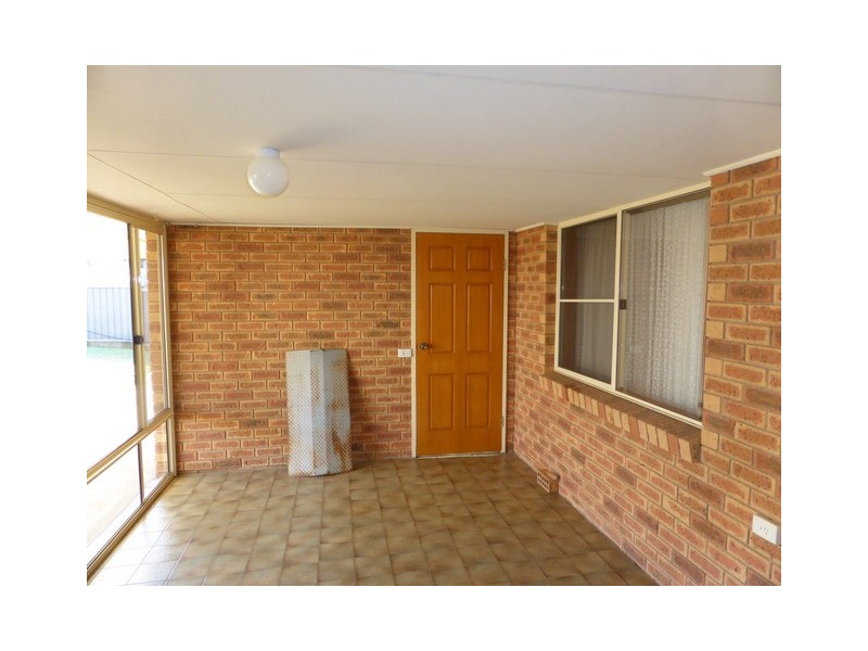 12 Werona Place, Parkes NSW 2870