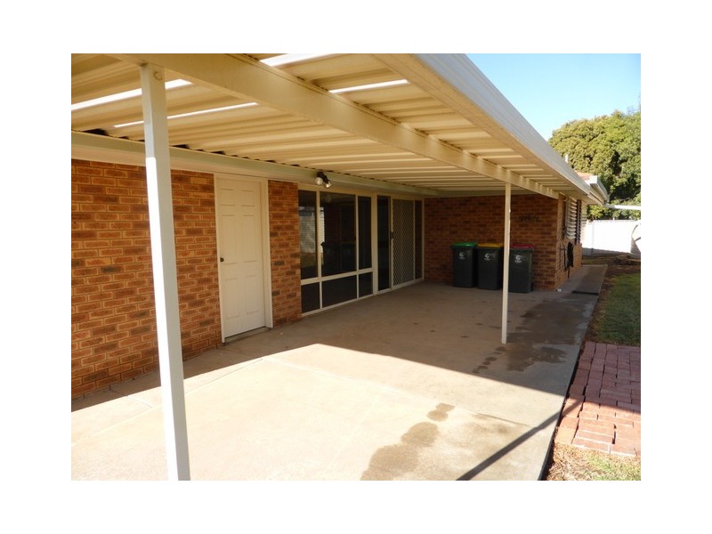 12 Werona Place, Parkes NSW 2870