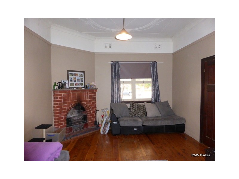 5 Cooke Street, Parkes NSW 2870