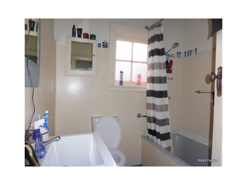 5 Cooke Street, Parkes NSW 2870