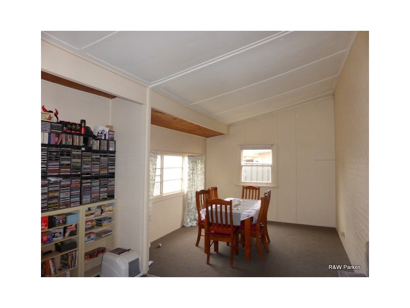 5 Cooke Street, Parkes NSW 2870