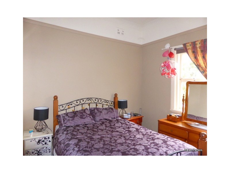 5 Cooke Street, Parkes NSW 2870