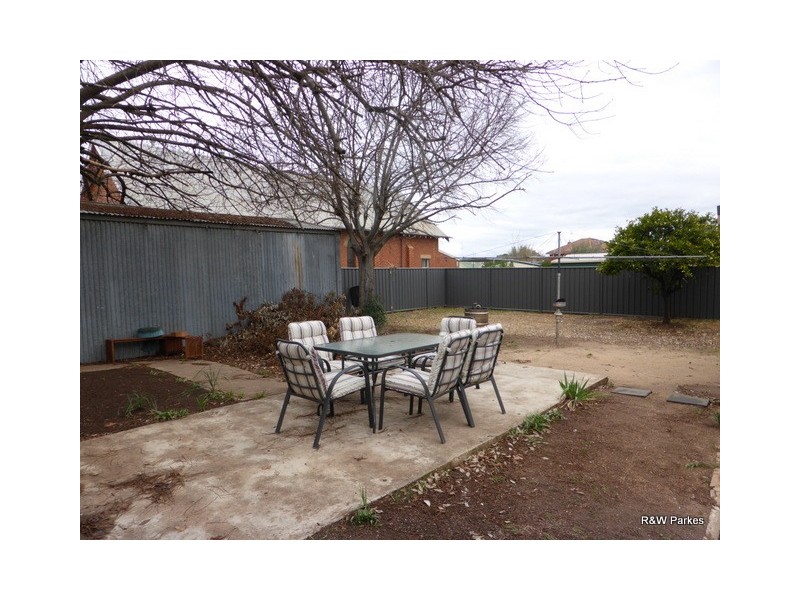 5 Cooke Street, Parkes NSW 2870