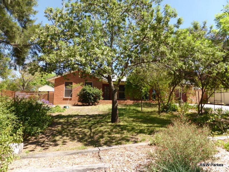 2 Mengarvie Road, Parkes NSW 2870