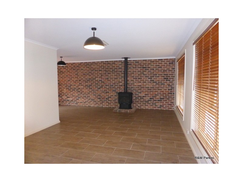 2 Mengarvie Road, Parkes NSW 2870