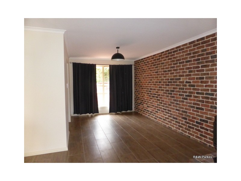 2 Mengarvie Road, Parkes NSW 2870