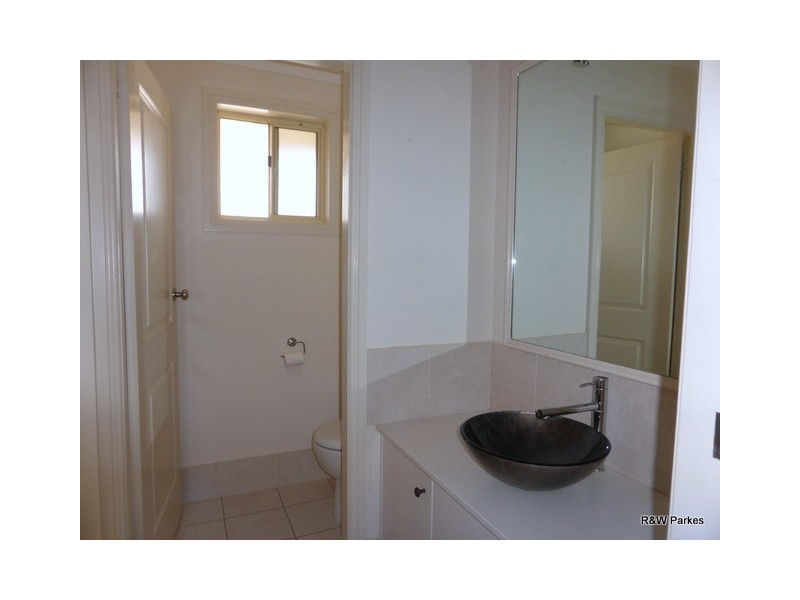 2 Mengarvie Road, Parkes NSW 2870