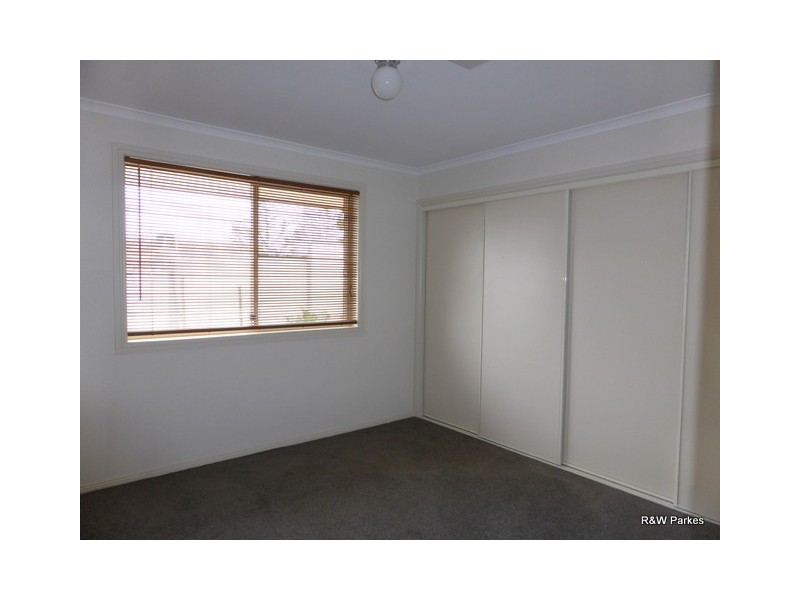 2 Mengarvie Road, Parkes NSW 2870