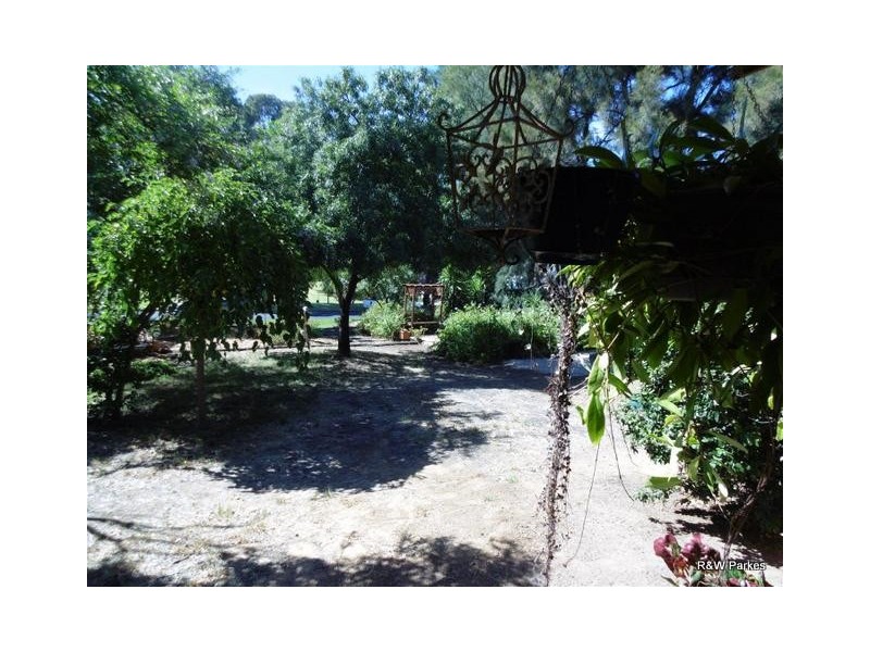 2 Mengarvie Road, Parkes NSW 2870