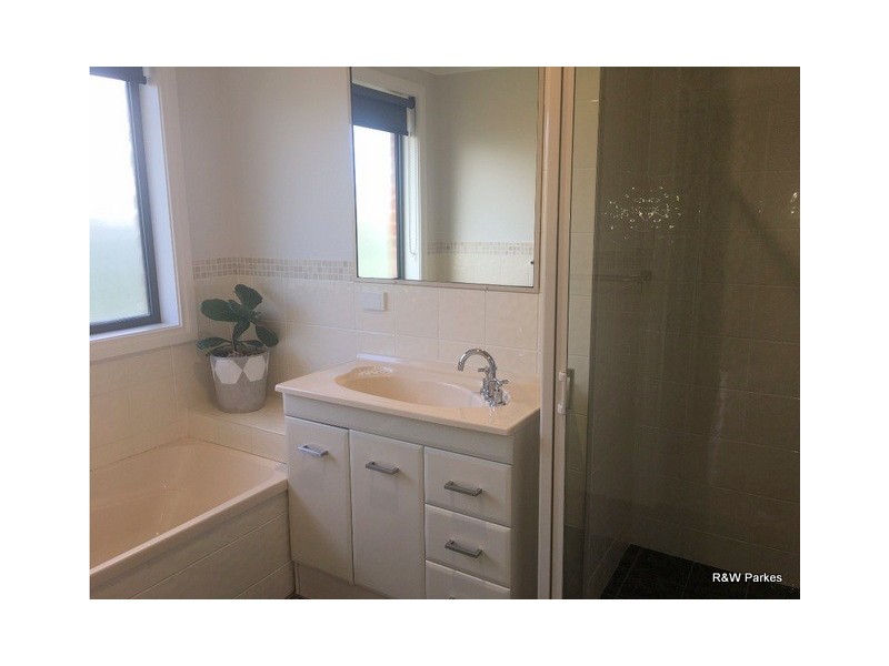 4 Alder Avenue, Parkes NSW 2870
