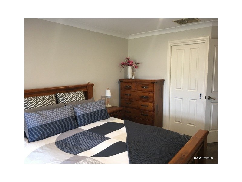 4 Alder Avenue, Parkes NSW 2870