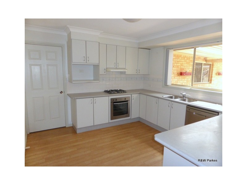 3 Endeavour Place, Parkes NSW 2870