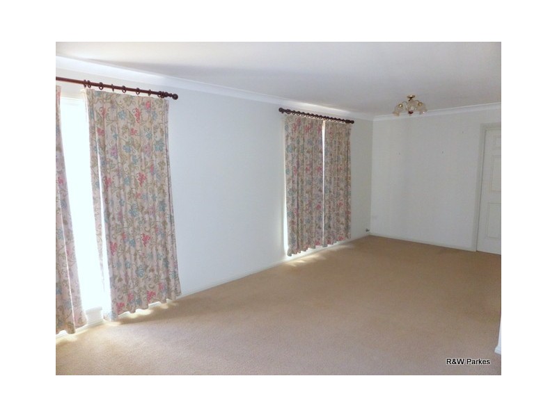 3 Endeavour Place, Parkes NSW 2870