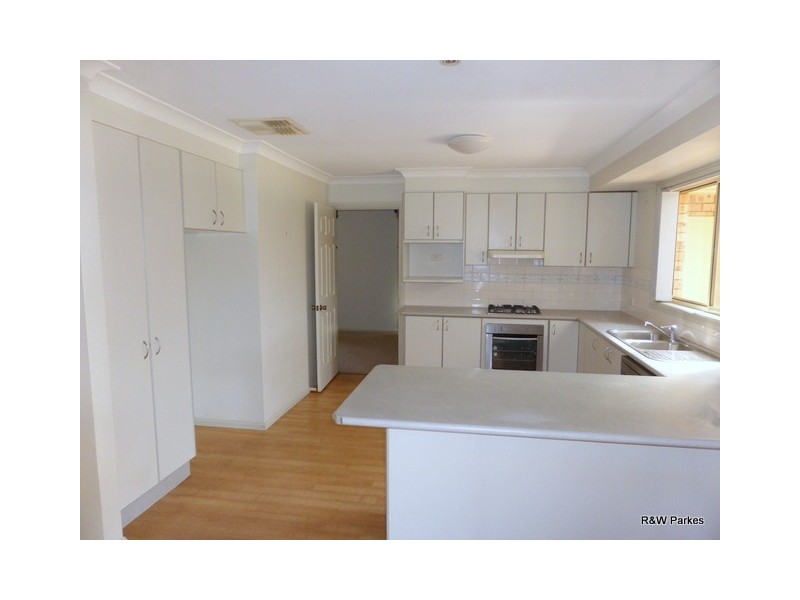 3 Endeavour Place, Parkes NSW 2870