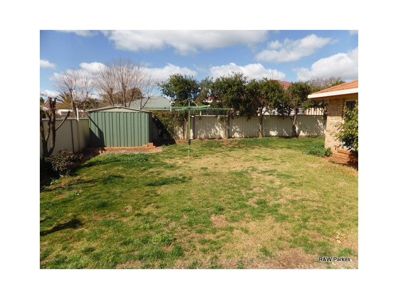 3 Endeavour Place, Parkes NSW 2870