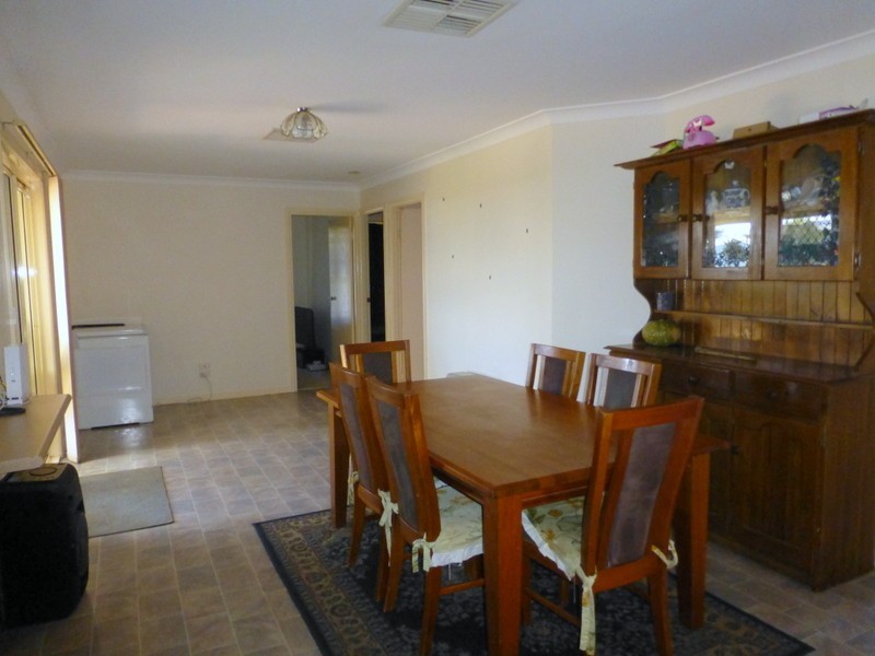 3 Guillan Place, Parkes NSW 2870