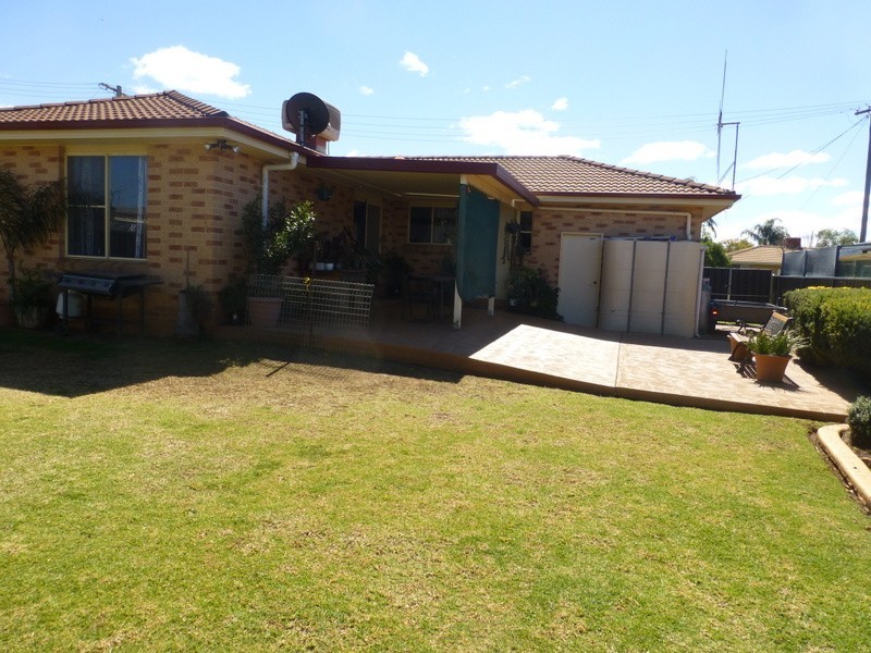 3 Guillan Place, Parkes NSW 2870