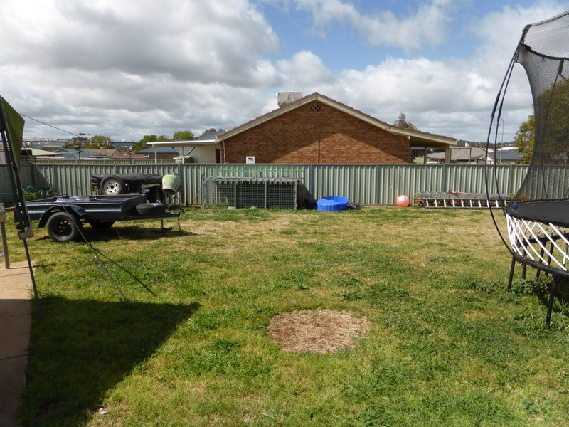 2 Warragrah Place, Parkes NSW 2870
