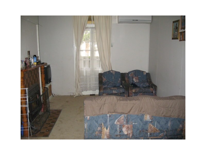 126 Caswell Street, Peak Hill NSW 2869