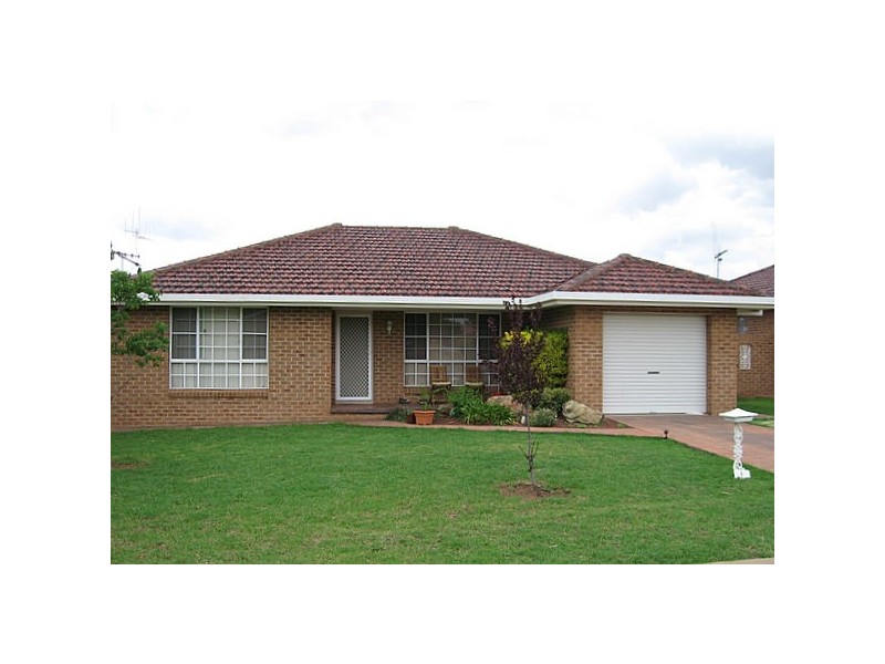 1/9 Ken Payne Place, Parkes NSW 2870